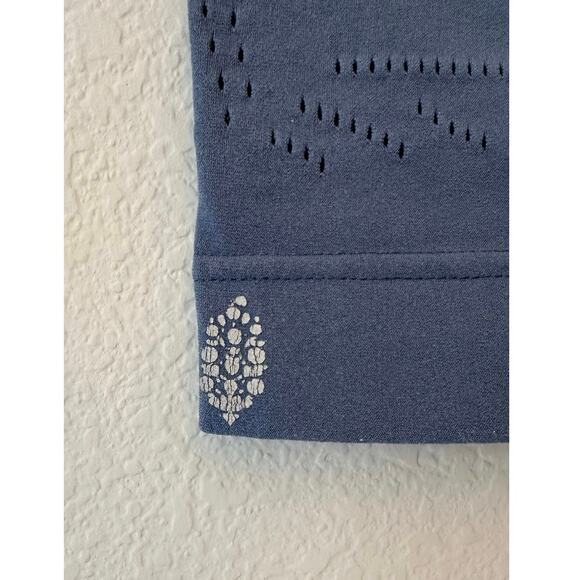 FREE PEOPLE MOVEMENT Blue Capri Crop Athletic Workout Yoga Bra Top Size Small - Picture 3 of 4